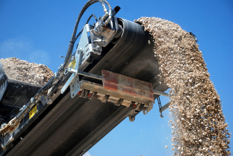 Rock and rubble conveyor